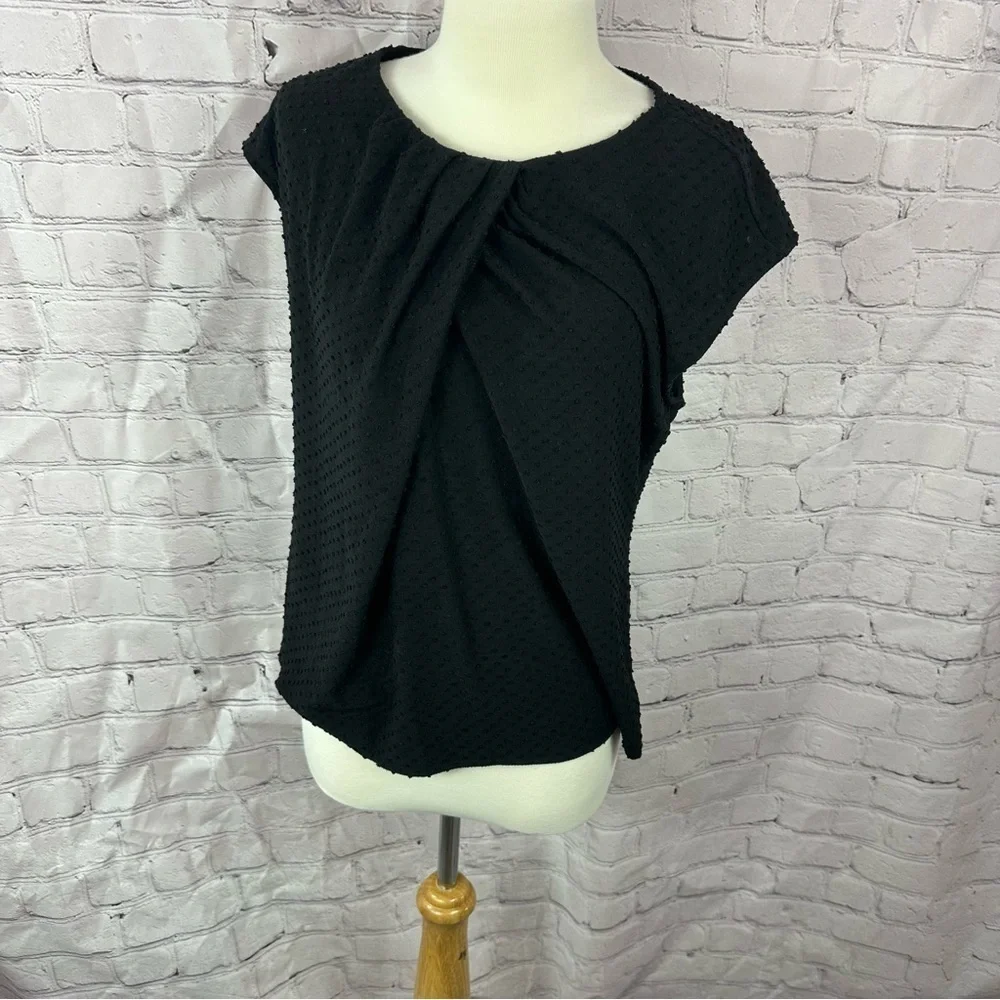Talbots Black  swiss dot Textured Blouse sz L pleated neckline cap sleeve